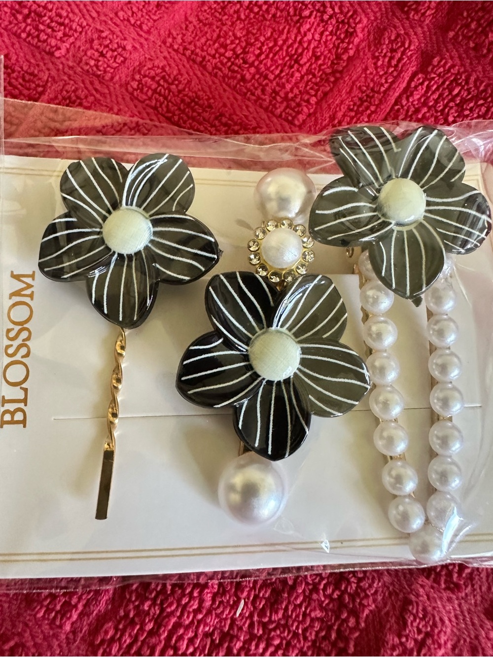 Blossom Black & White Floral Pearl Hair Clip Set